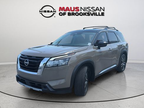 Used 2024 Nissan Pathfinder Platinum FWD image 5