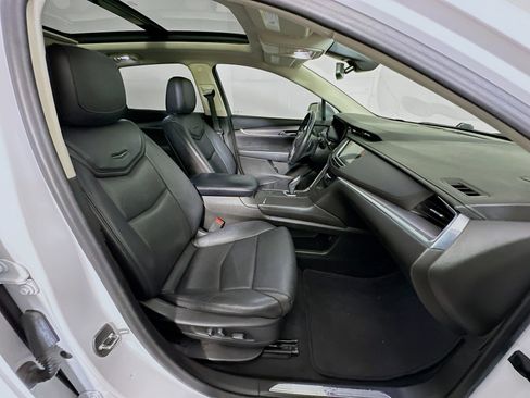 Used 2018 Cadillac XT5 Luxury w/ Driver Awareness Package FWD image 32