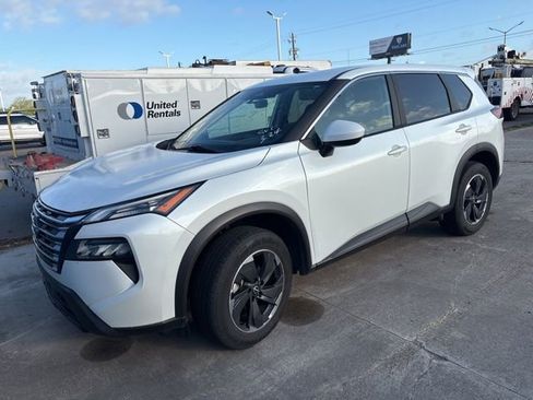 Used 2025 Nissan Rogue SV image 1