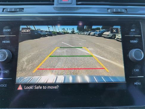 Used 2022 Volkswagen Tiguan SE image 30