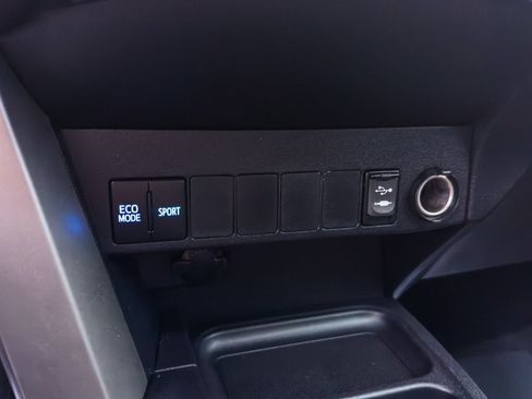 Used 2016 Toyota RAV4 XLE AWD/4WD image 29