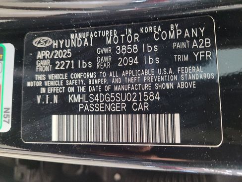 Used 2025 Hyundai Elantra SEL FWD image 33