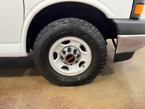 Used 2017 GMC Savana 2500 image 93