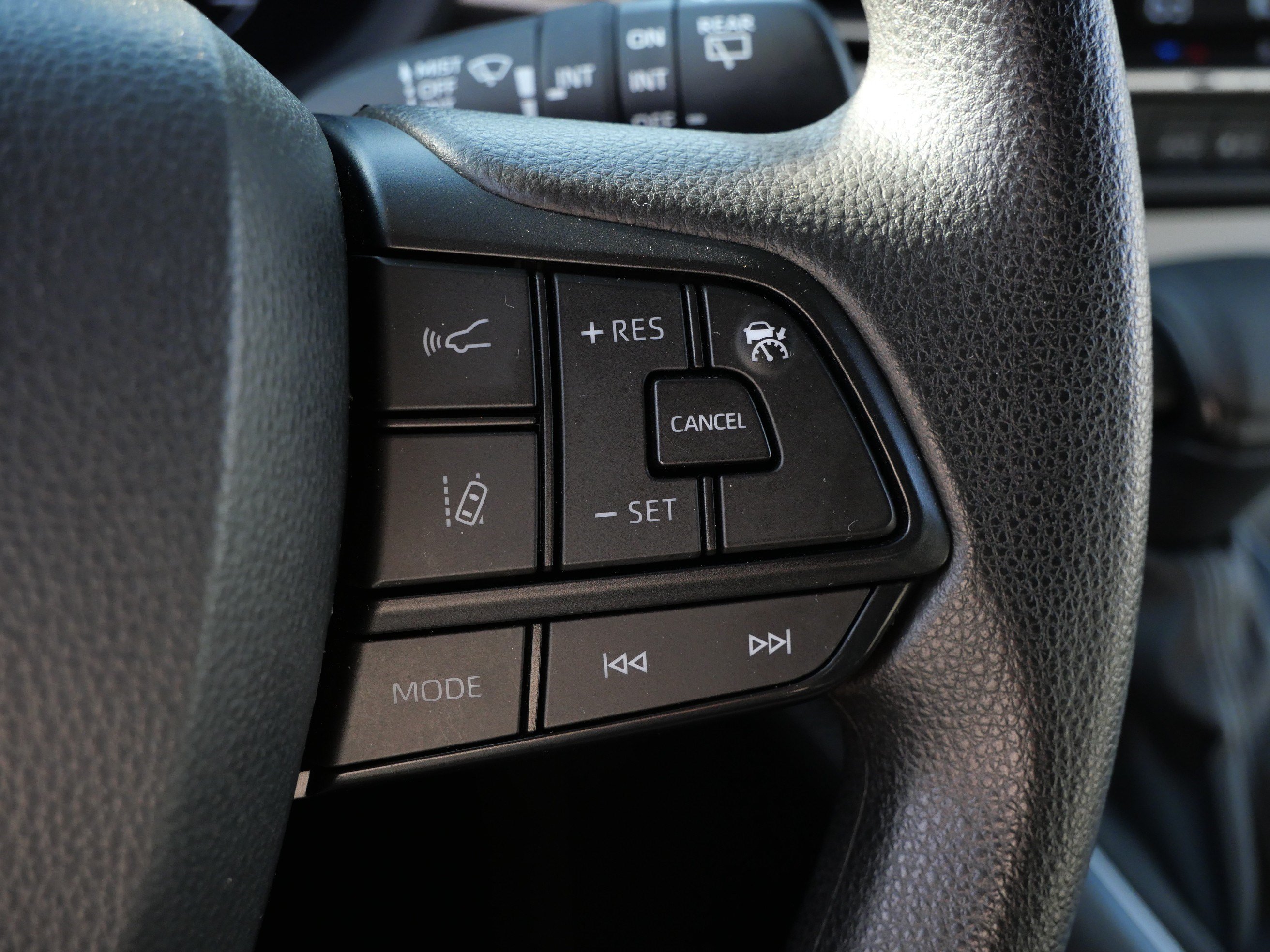 Used 2025 Toyota Sienna LE AWD/4WD image 25