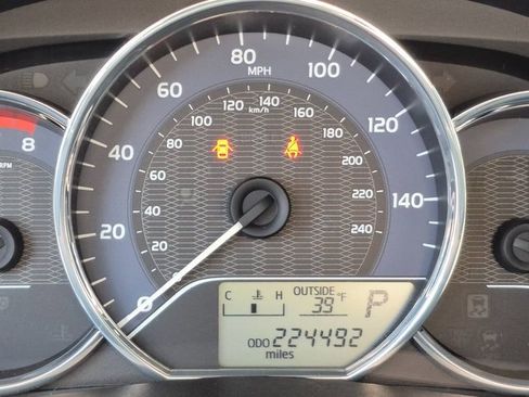 Used 2014 Toyota Corolla LE image 11