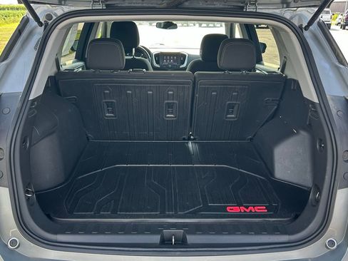 Used 2023 GMC Terrain SLE w/ Driver Convenience Package image 15