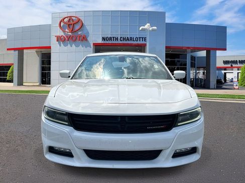 Used 2016 Dodge Charger SXT w/ Driver Confidence Group RWD image 2