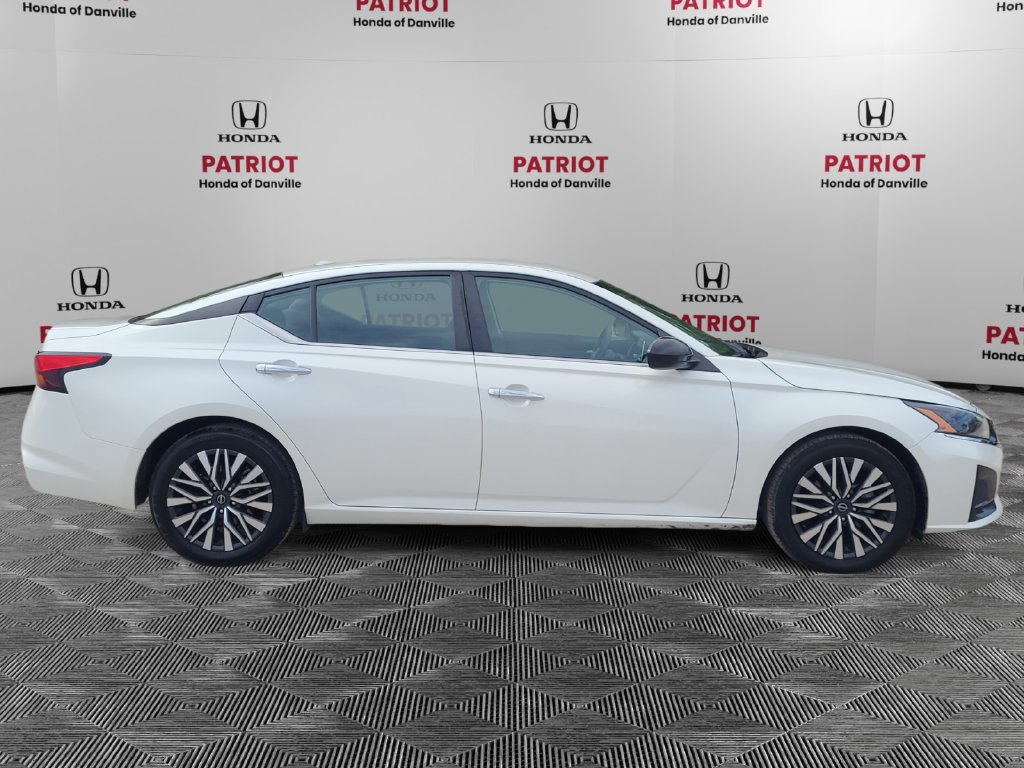 Used 2024 Nissan Altima 2.5 SV FWD image 6