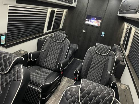 Used 2024 Mercedes-Benz Sprinter 3500 image 3