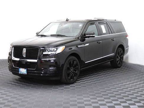 Used 2024 Lincoln Navigator L Reserve AWD/4WD image 3