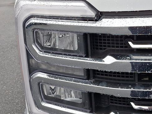 Used 2023 Ford F250 Lariat w/ Chrome Package image 9