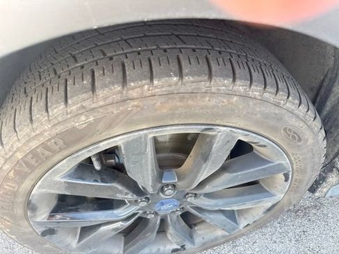 Used 2017 Ford Escape SE w/ Equipment Group 201A AWD/4WD image 10