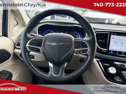 Used 2021 Chrysler Pacifica Touring-L image 7