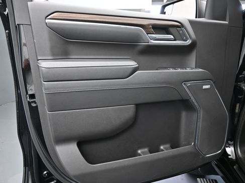 Used 2024 Chevrolet Silverado 1500 LT Trail Boss w/ Convenience Package II image 16