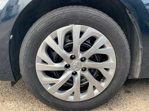 Used 2018 Toyota Corolla LE w/ Carpet Mat Package (TMS) FWD image 16