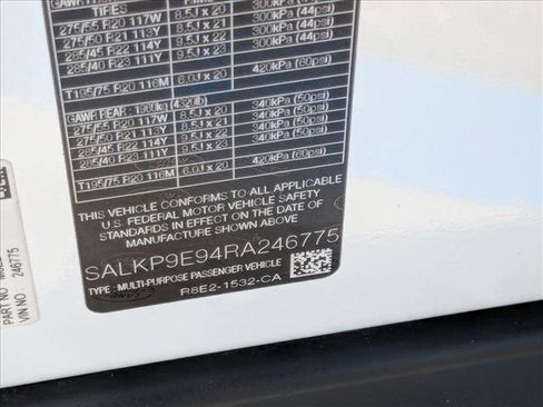 Certified 2024 Land Rover Range Rover SE image 28