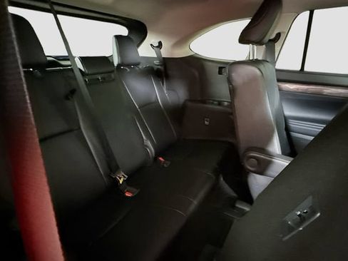 Used 2021 Toyota Highlander Limited FWD image 28