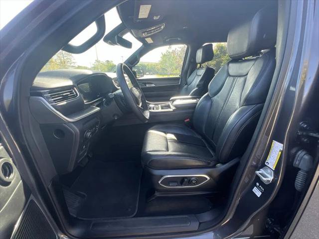 Certified 2024 Jeep Wagoneer L Series II w/ Flexible Seating Group AWD/4WD image 35
