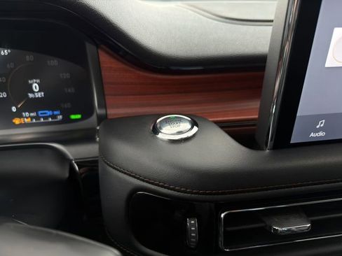 Used 2023 Lincoln Aviator Grand Touring AWD/4WD image 33