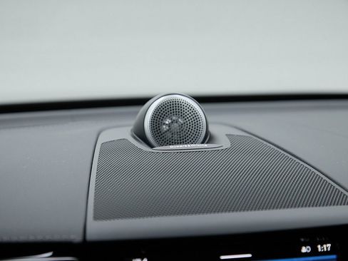 Certified 2025 Volvo XC60 T8 Ultra w/ Protection Package Premier image 18