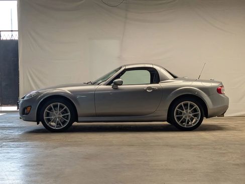 Used 2010 MAZDA MX-5 Miata Grand Touring w/ Premium Pkg image 4