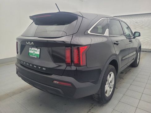 Used 2022 Kia Sorento LX image 9