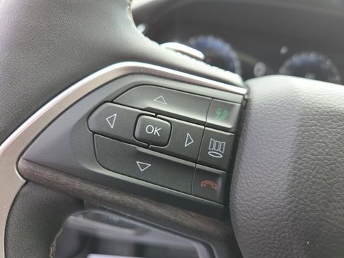 Used 2025 Jeep Grand Cherokee L Limited w/ Black Appearance Package image 29