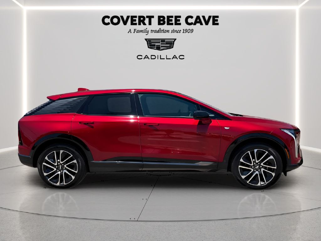Certified 2025 Cadillac Optiq Sport 2 w/ LPO, Floor Liner Package AWD/4WD image 11