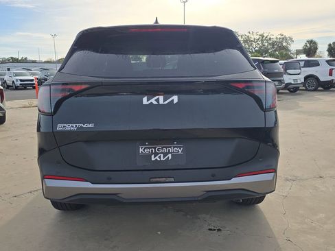 New 2026 Kia Sportage EX w/ EX Panorama Roof Package FWD image 8