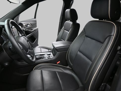 Used 2023 Chevrolet Traverse Premier w/ Redline Edition FWD image 23