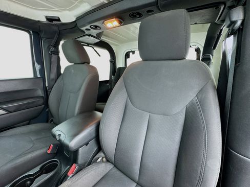 Used 2017 Jeep Wrangler Sport image 11