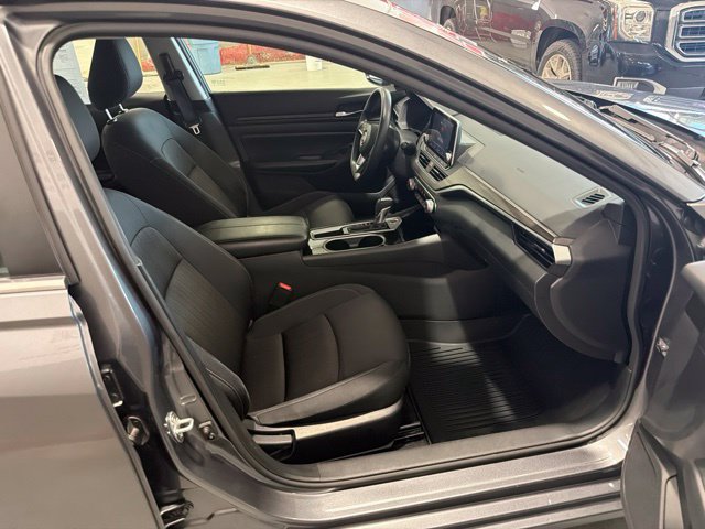 Used 2024 Nissan Altima 2.5 SV FWD image 15