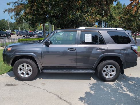 Used 2015 Toyota 4Runner SR5 AWD/4WD image 7