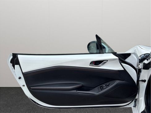 Used 2022 MAZDA MX-5 Miata RF Grand Touring RWD image 19