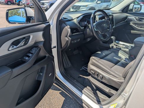 Used 2020 Chevrolet Traverse RS image 9