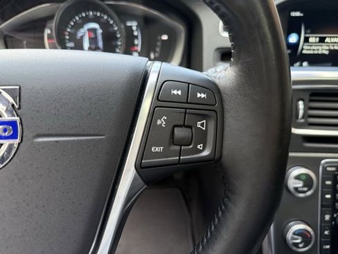 Used 2016 Volvo V60 T5 Cross Country Platinum image 16
