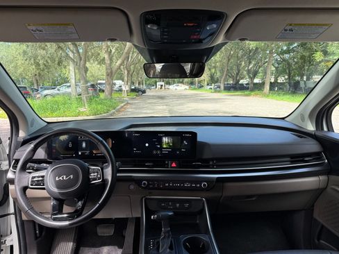 Used 2026 Kia Carnival FWD image 33