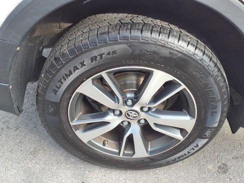 Used 2016 Toyota RAV4 XLE AWD/4WD image 6