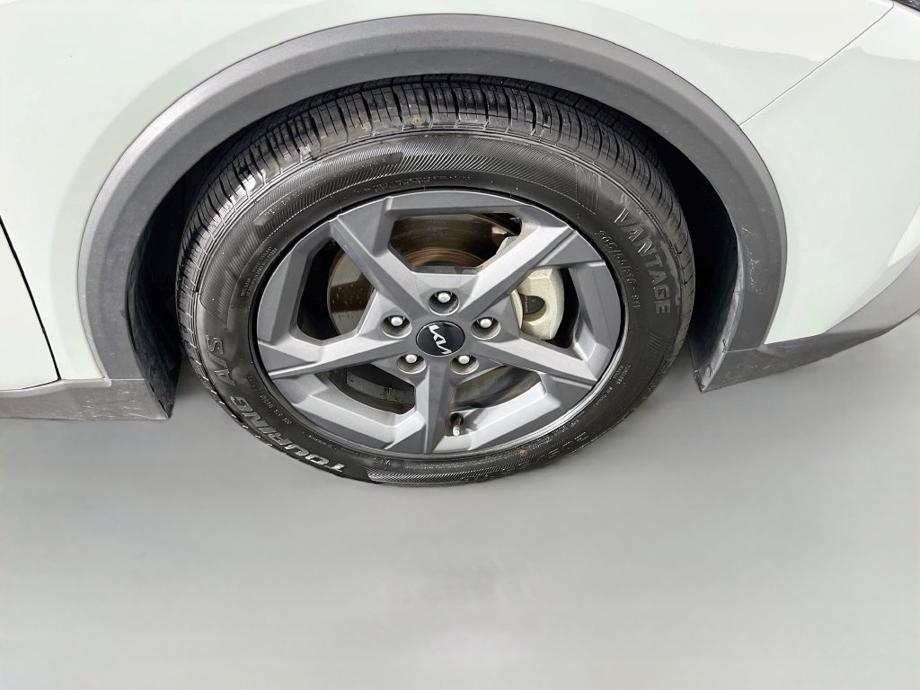 Used 2025 Kia K4 FWD image 33