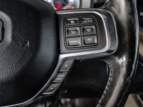 Used 2019 RAM 2500 Laramie w/ Black Appearance Package AWD/4WD image 17