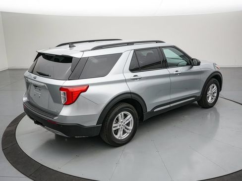 Certified 2023 Ford Explorer XLT w/ Equipment Group 202A AWD/4WD image 4
