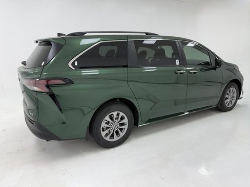 New 2026 Toyota Sienna XLE image 41