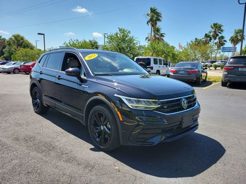 Used 2023 Volkswagen Tiguan SE R-Line AWD/4WD image 2