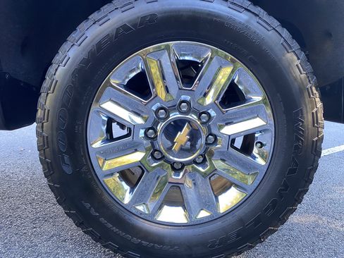 Used 2024 Chevrolet Silverado 2500 High Country w/ High Country Premium Package image 13