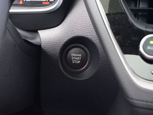 Used 2026 Toyota Corolla Cross XLE image 24