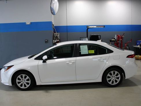 Used 2024 Toyota Corolla LE FWD image 16