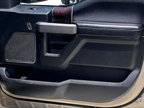 Used 2017 Ford F150 Platinum RWD image 22