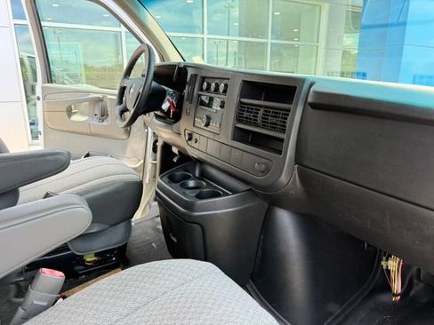 Used 2013 Chevrolet Express 2500 RWD image 25