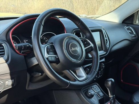 Used 2019 Jeep Compass Trailhawk AWD/4WD image 17