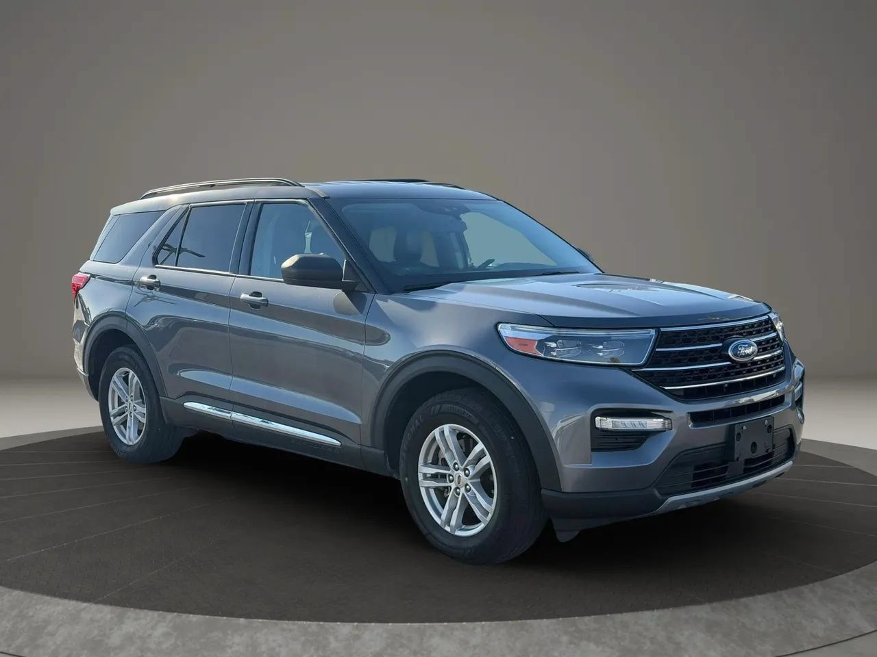 Used 2021 Ford Explorer XLT w/ Equipment Group 202A AWD/4WD image 8